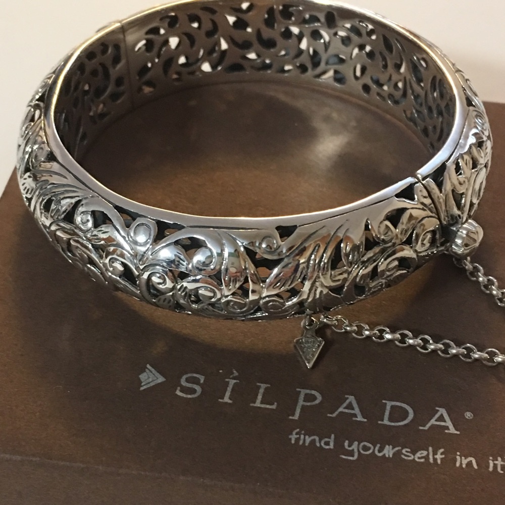 Forever Stunning Bangle